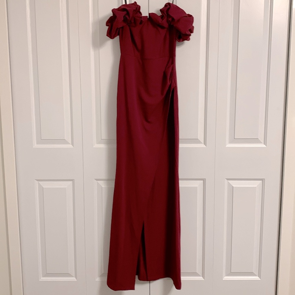 Windsor burgundy ruffled, off the shoulder dress with slit. Size M.